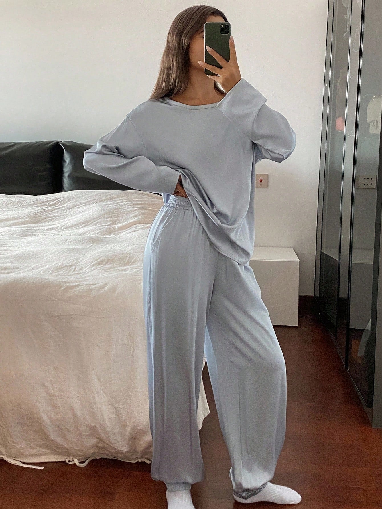 SHEIN DAZY بدلة نوم ساتان نسائية بلون أحادي
