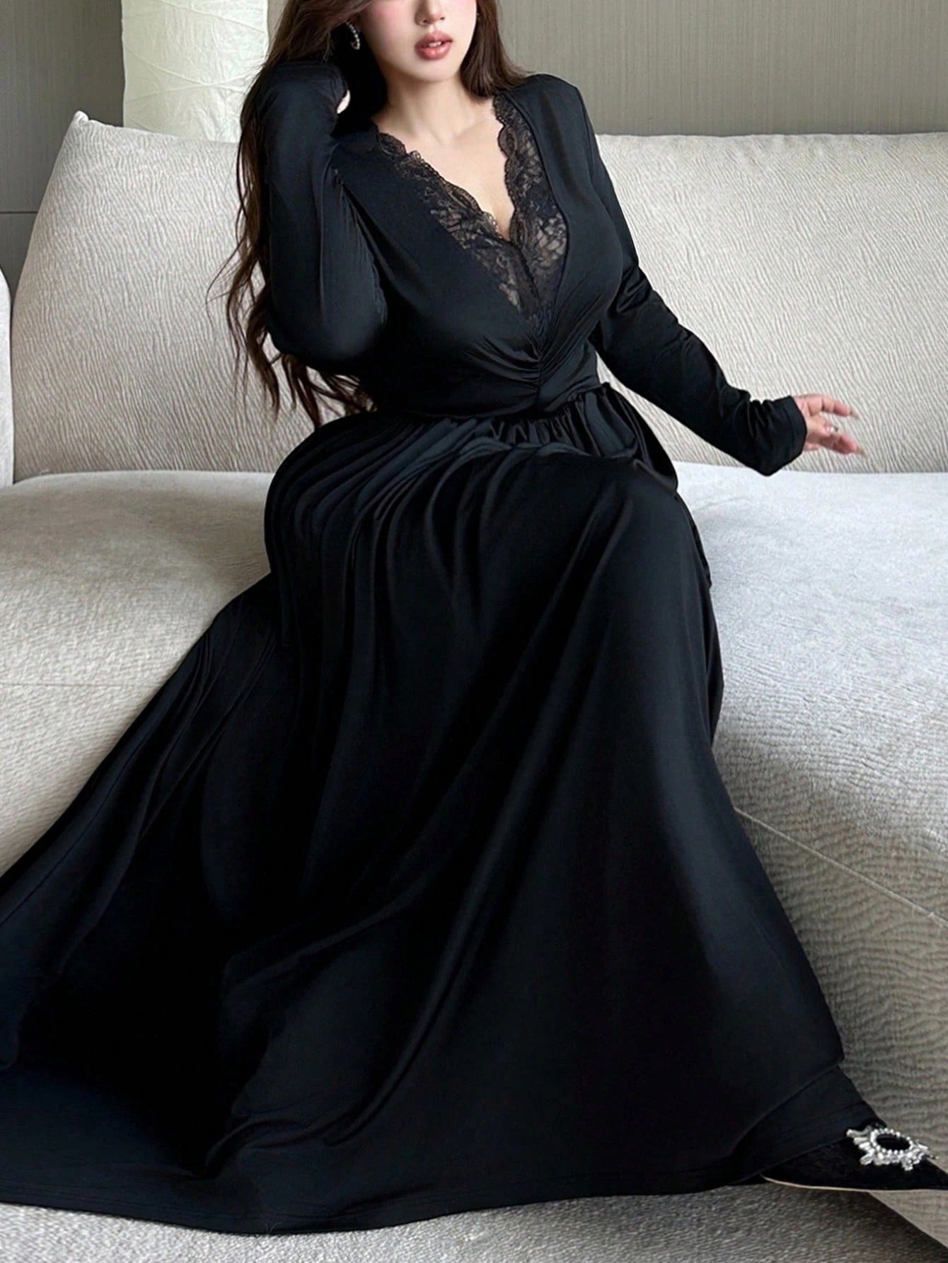 SHEIN Flirla فستان دانتيل أسود بأكمام طويلة وياقة V مخصر أنيق مقاسات كبيرة