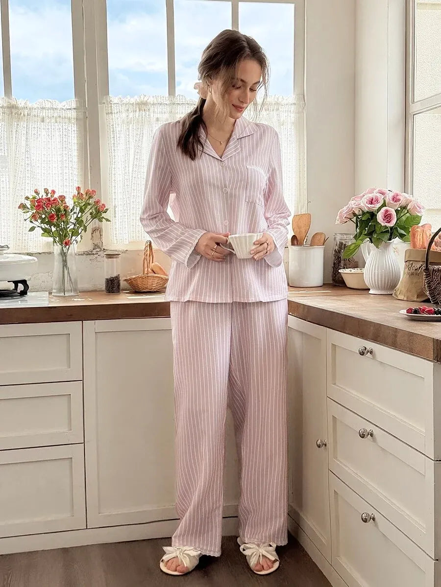 SHEIN Snug Reverie طقم بيجامة قطعتين مخطط بياقة كارديجان وحافة دانتيل بلون وردي فاتح