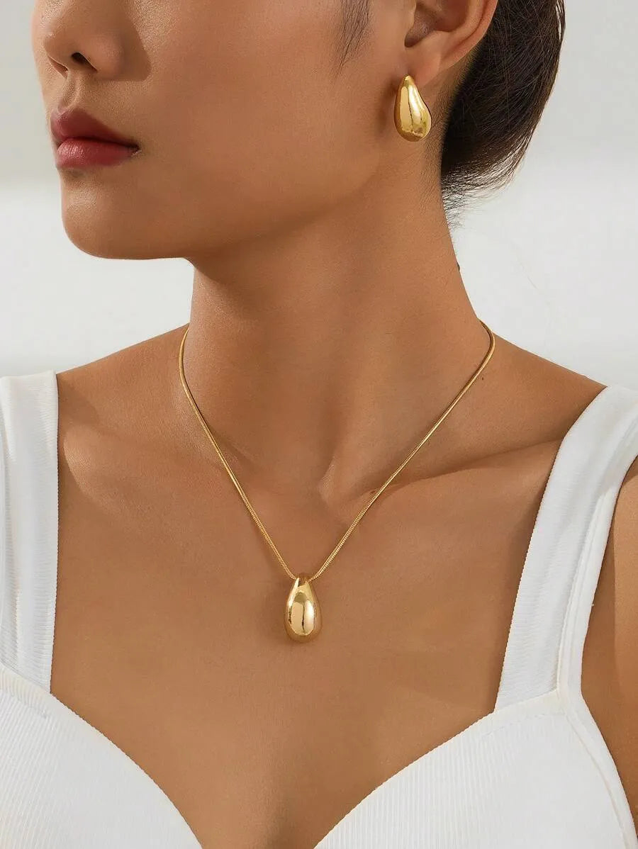 SHEIN طقم مجوهرات نسائي 3 قطع قلادة وأقراط بتصميم قطرة ماء بلون ذهبي