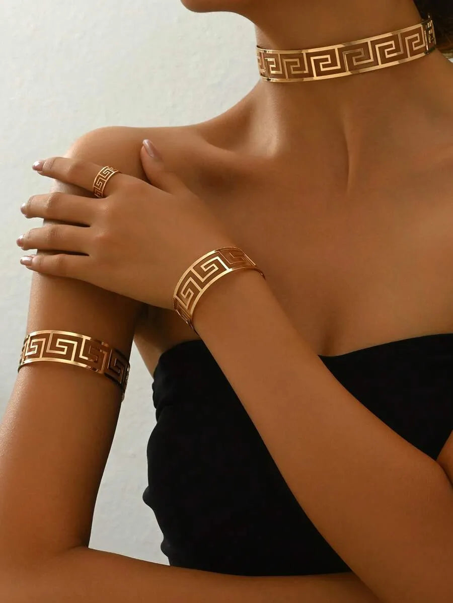 SHEIN طقم سوار وخاتم نسائي بتصميم هندسي مجوف بلون ذهبي