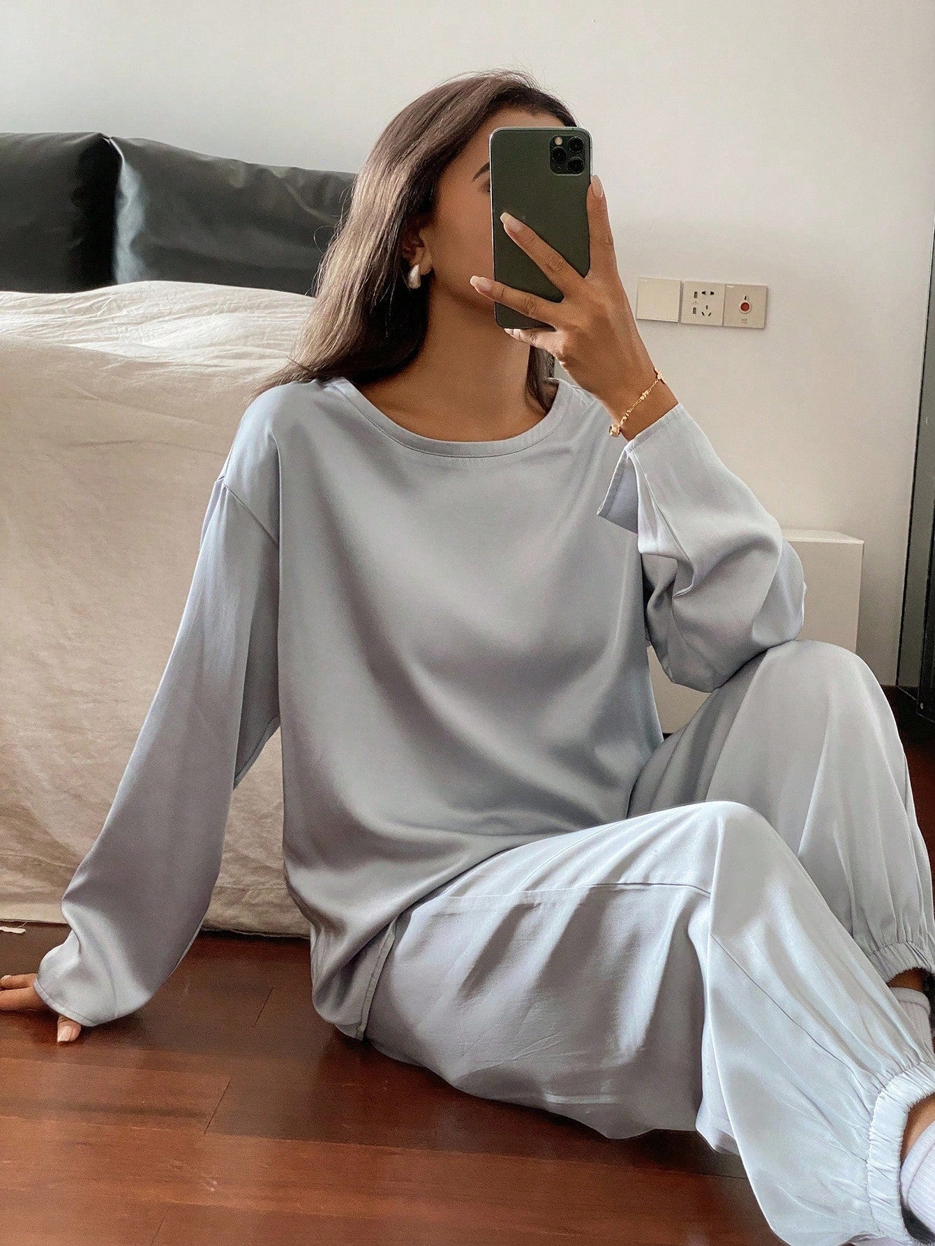 SHEIN DAZY بدلة نوم ساتان نسائية بلون أحادي
