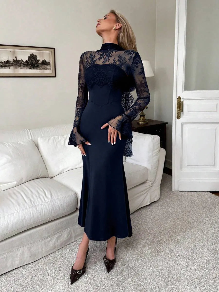 SHEIN Elenzga فستان طويل بتصميم ذيل السمكة مزين بالدانتيل بلون أزرق بحري