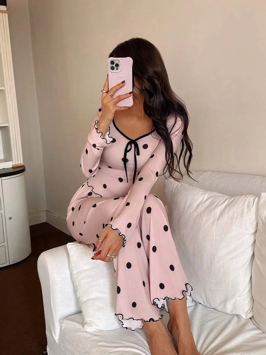 SHEIN Dream Adore طقم بيجامة قطعتين بتوب قصير بأكمام طويلة وطبعة نقاط بلون وردي