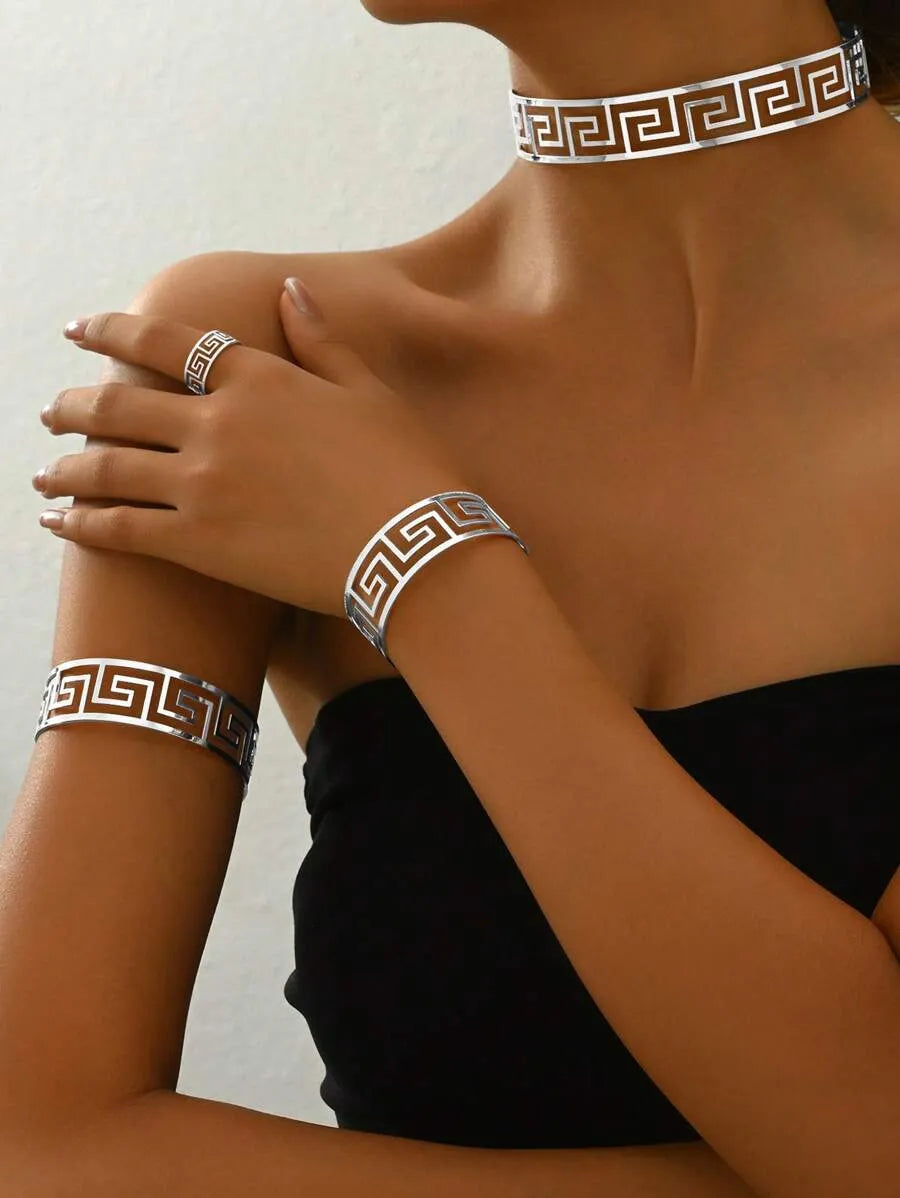 SHEIN طقم سوار وخاتم نسائي بتصميم هندسي مجوف بلون ذهبي