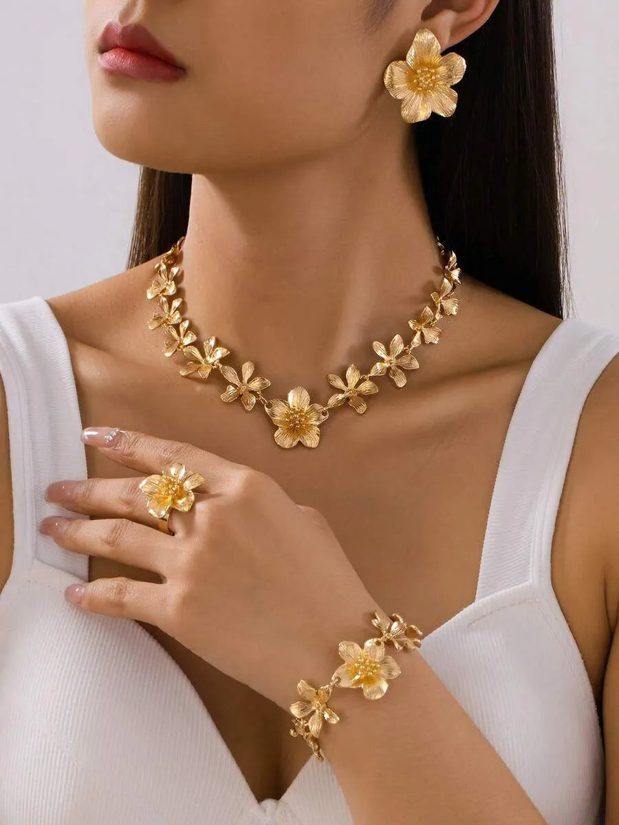 SHEIN طقم مجوهرات نسائي 4 قطع بتصميم زهرة خماسية البتلات بلون ذهبي
