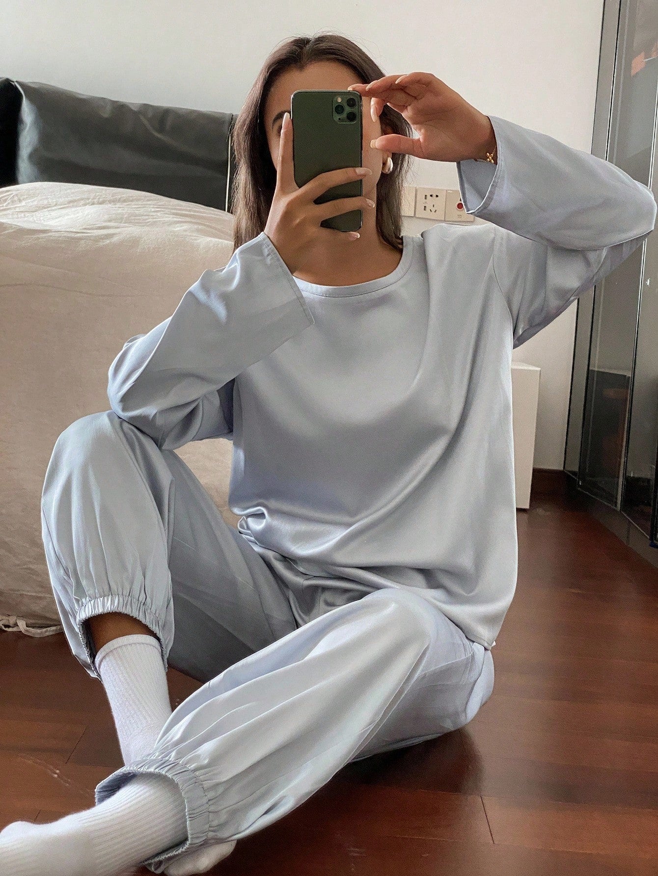 SHEIN DAZY بدلة نوم ساتان نسائية بلون أحادي