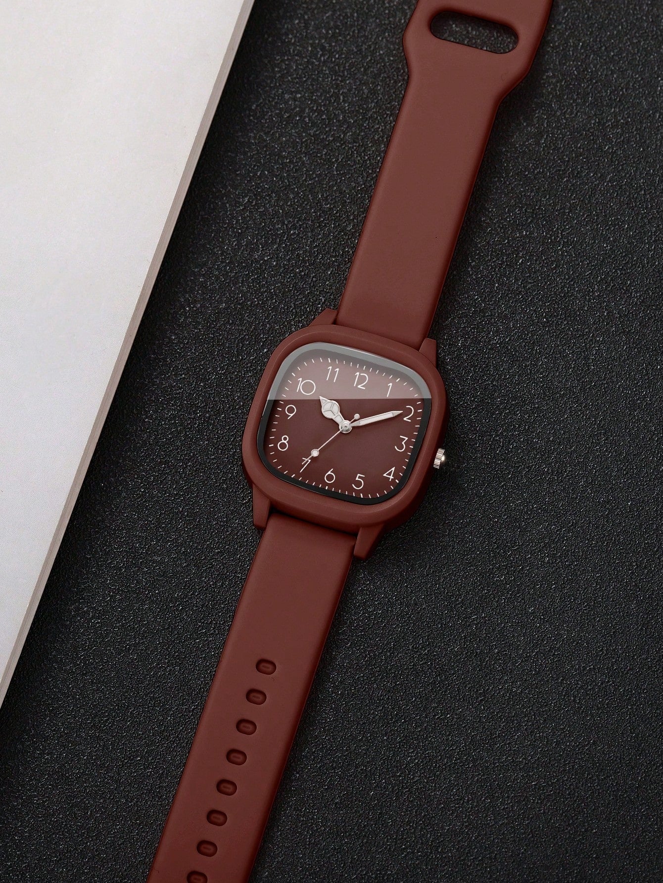 SHEIN ساعة نسائية كوارتز بسوار سيليكون وقرص مربع بسيط