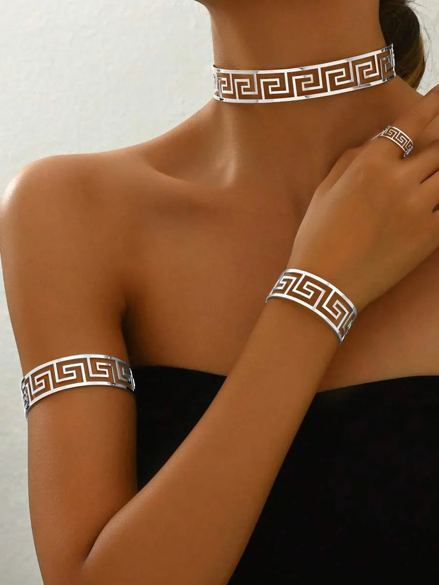SHEIN طقم سوار وخاتم نسائي بتصميم هندسي مجوف بلون ذهبي