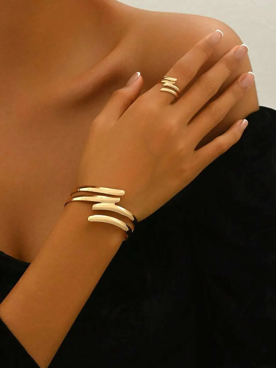 SHEIN طقم سوار وخاتم نسائي بتصميم هندسي مجوف بلون ذهبي