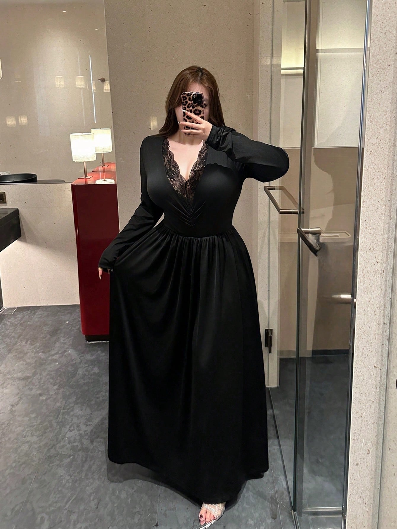 SHEIN Flirla فستان دانتيل أسود بأكمام طويلة وياقة V مخصر أنيق مقاسات كبيرة