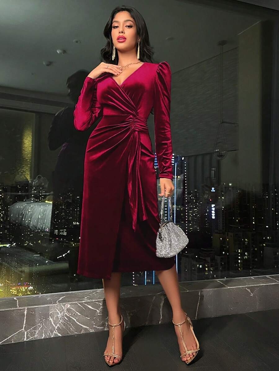 SHEIN EMERY ROSE فستان مخمل أنيق وطويل بلون عنابي