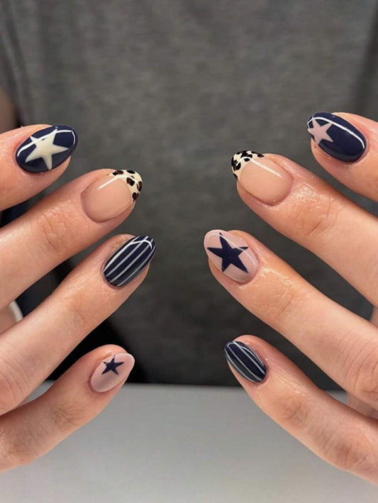 SHEIN مجموعة أظافر قصيرة بتصميم نمر ونجوم زرقاء – 24 قطعة