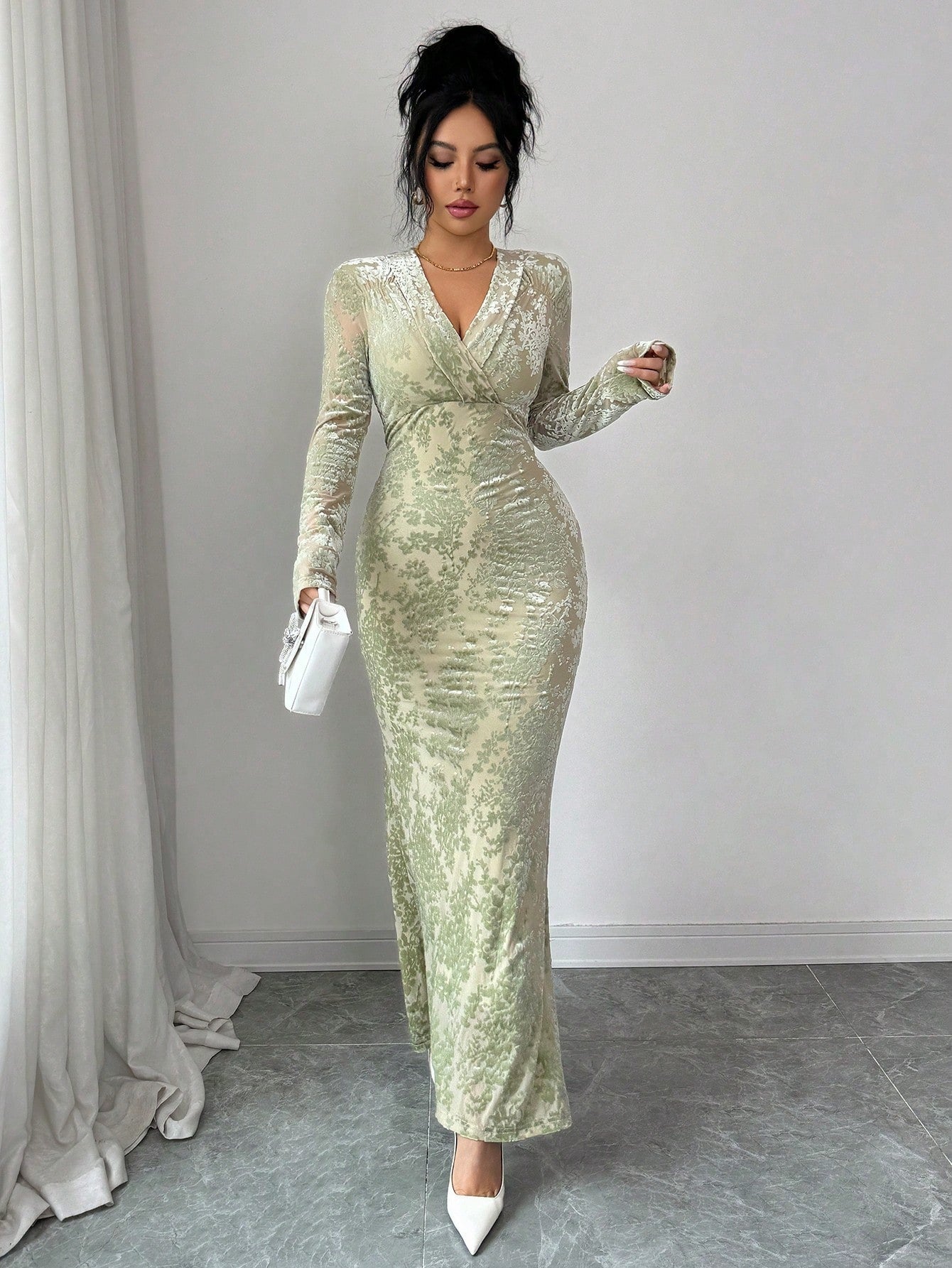 SHEIN Rafferiza فستان متوسط الطول شتوي بأكمام طويلة وياقة منسدلة من القطيفة