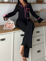 SHEIN EasyFave طقم بيجامة قطعتين بقميص قصير بأكمام طويلة وأزرار أمامية وجيوب وبنطال طويل بتفاصيل متباينة باللون الأسود