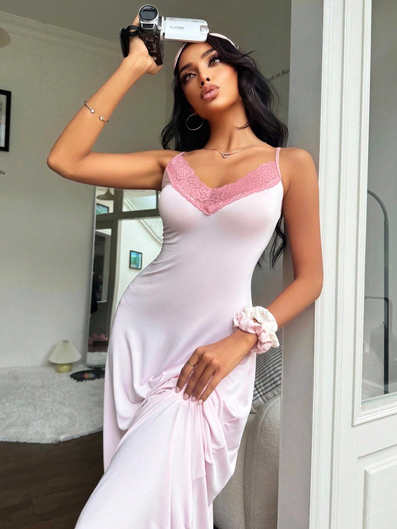 SHEIN Snug Zone فستان نوم نسائي طويل ناعم مزين بالدانتيل