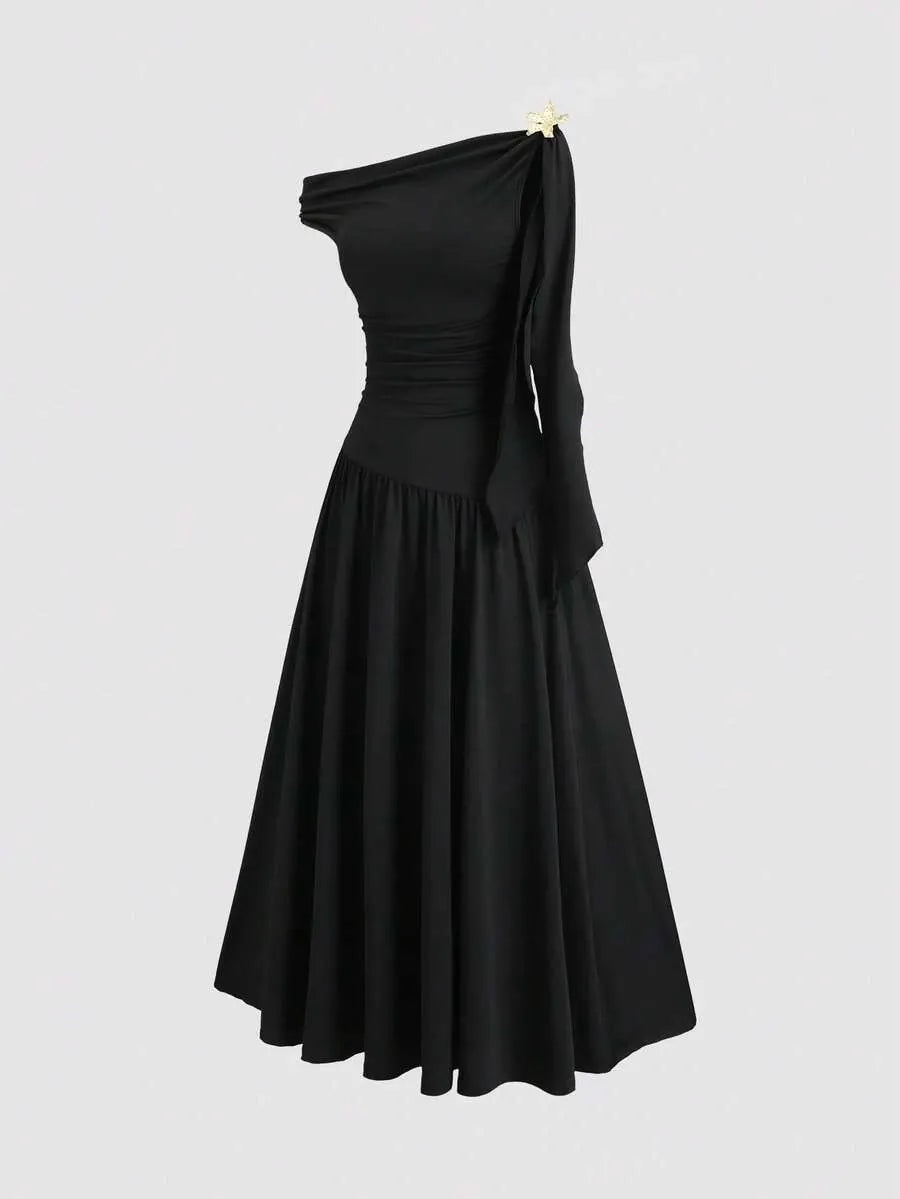 SHEIN Sweetra فستان طويل بقصة وطيات أوف شولدر لون أحادي أسود