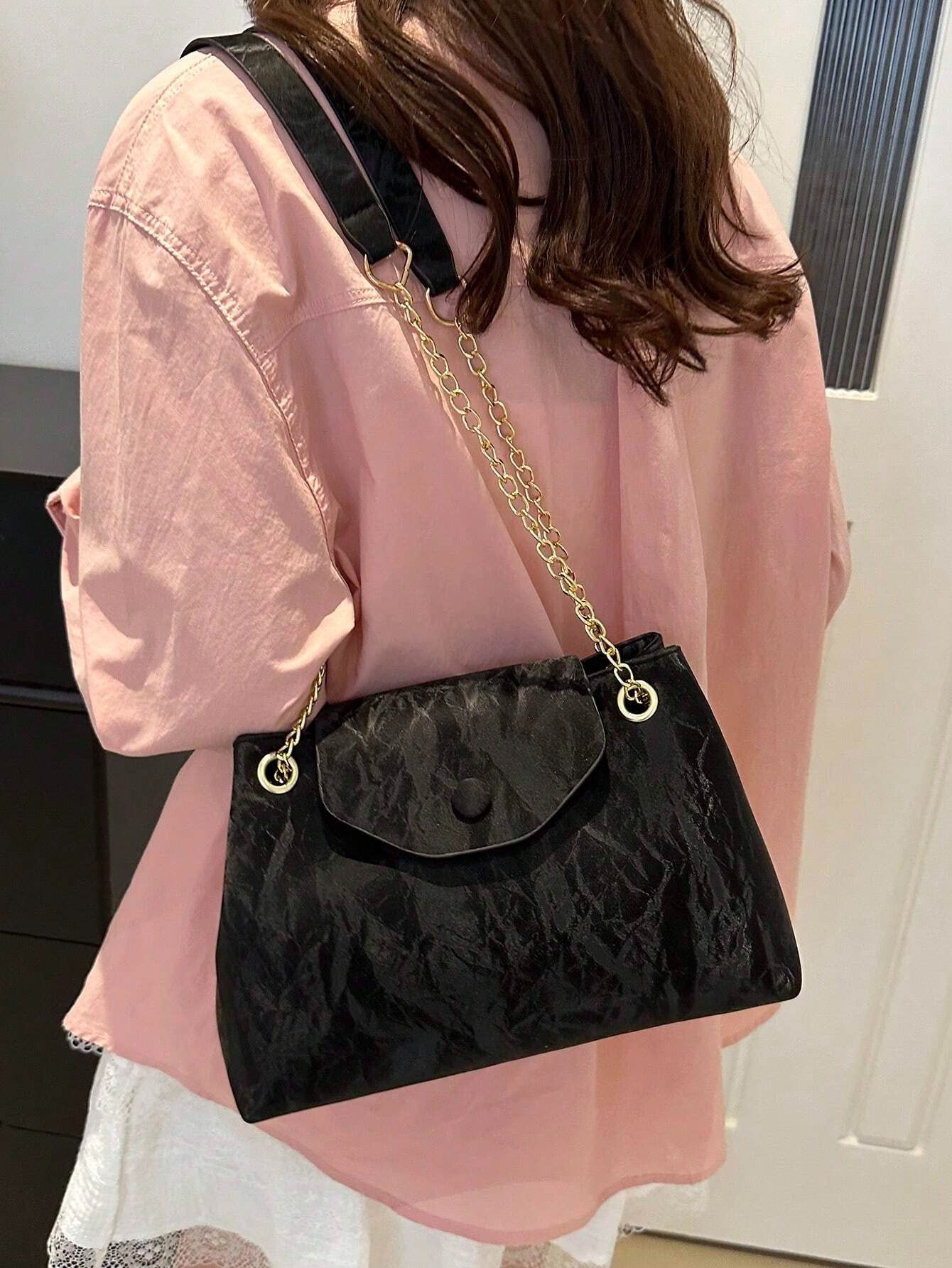 SHEIN حقيبة كتف سوداء كاجوال عصرية بسلسلة