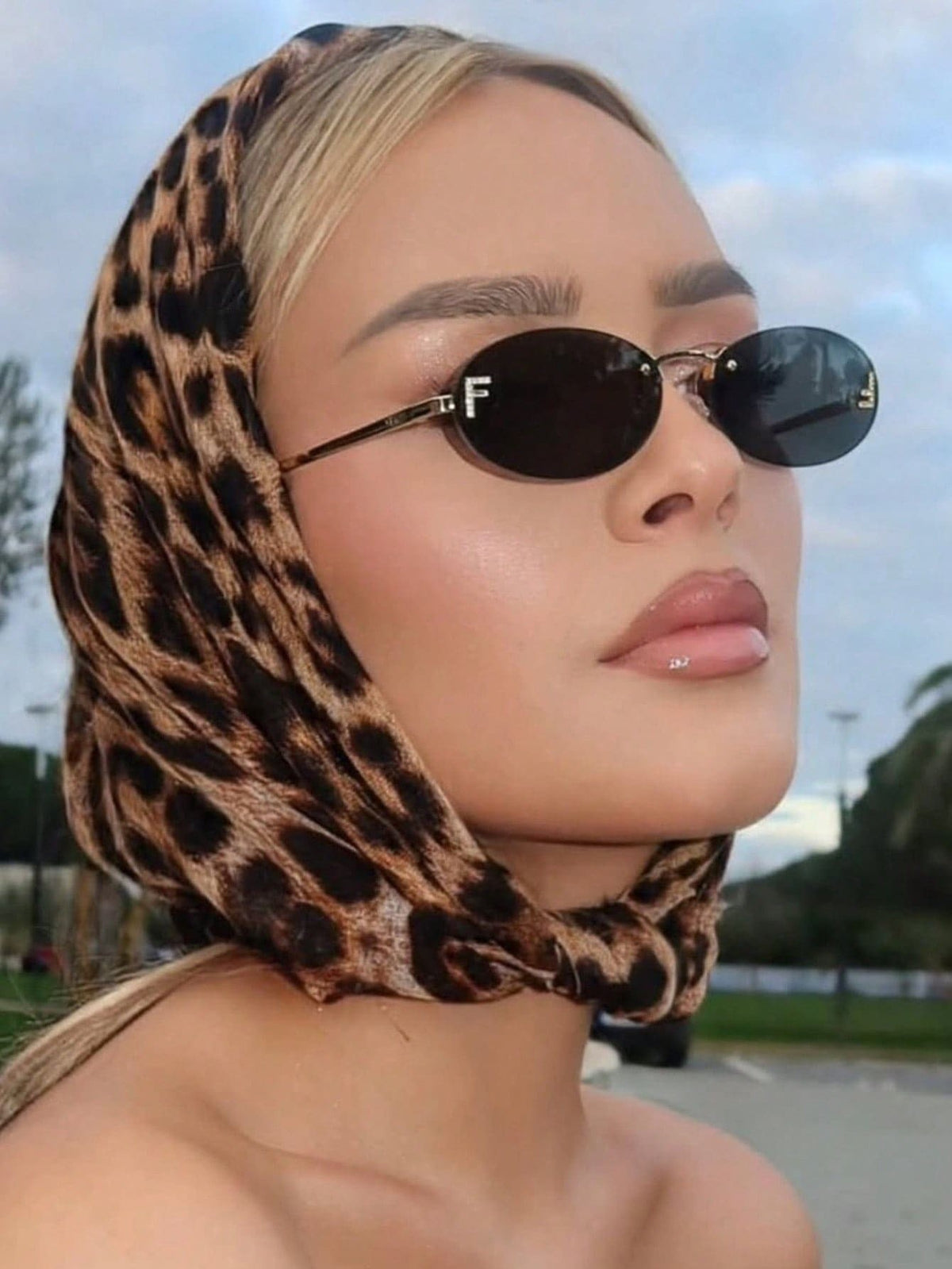 SHEIN نظارات شمسية نسائية بدون إطار بتفاصيل راين يلمع