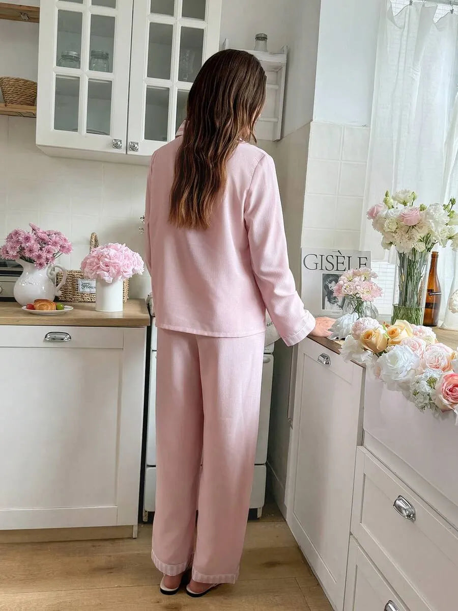SHEIN Snug Reverie طقم بيجامة قطعتين مخطط بأزرار أمامية وأكمام طويلة بلون وردي فاتح