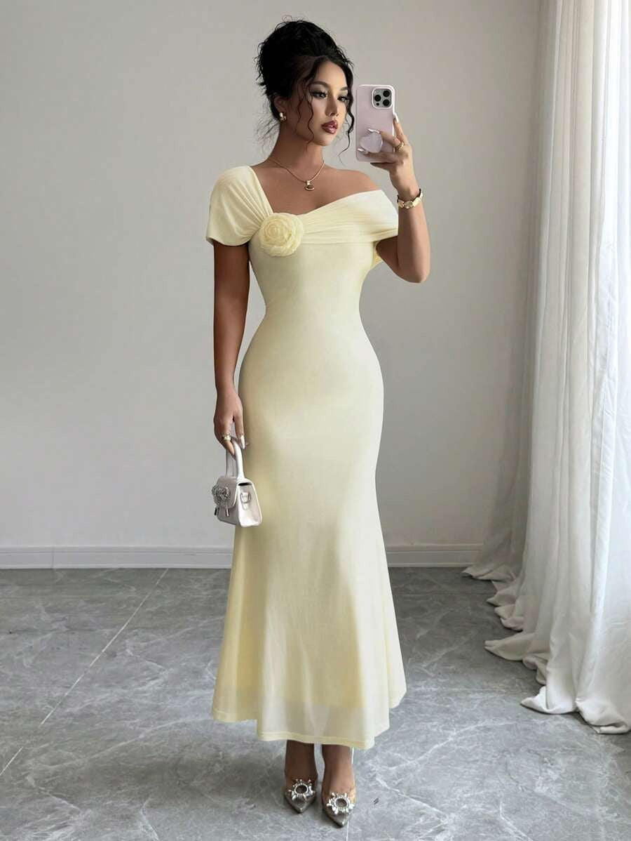 SHEIN Modelyn فستان اصفر طويل مزين بزهرة من الكتف