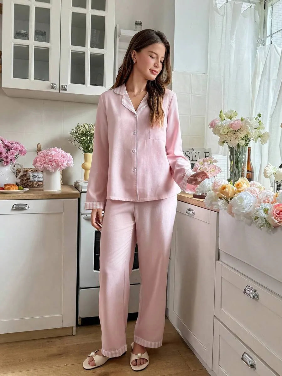 SHEIN Snug Reverie طقم بيجامة قطعتين مخطط بأزرار أمامية وأكمام طويلة بلون وردي فاتح