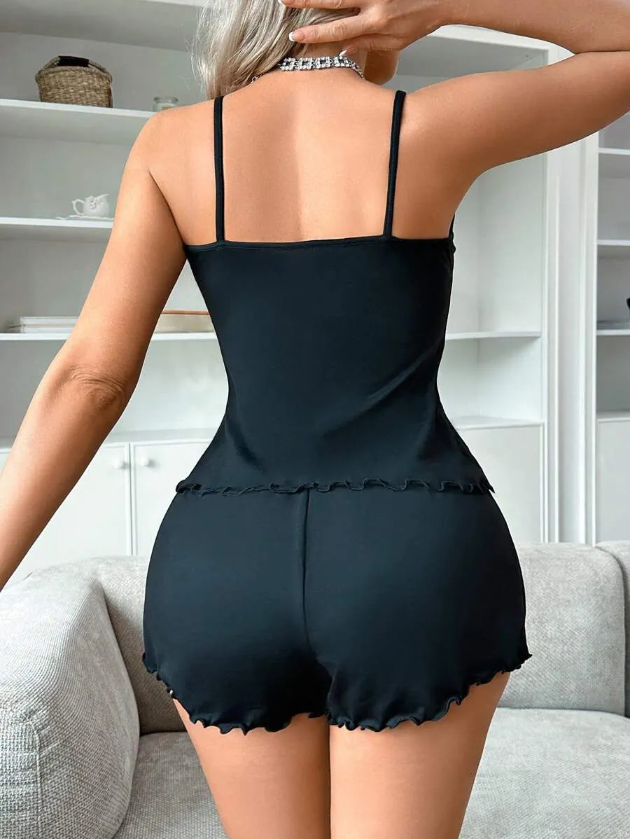 SHEIN طقم بيجاما قطعتين بدون أكمام بطبعة قلب مع شورت بلون أسود