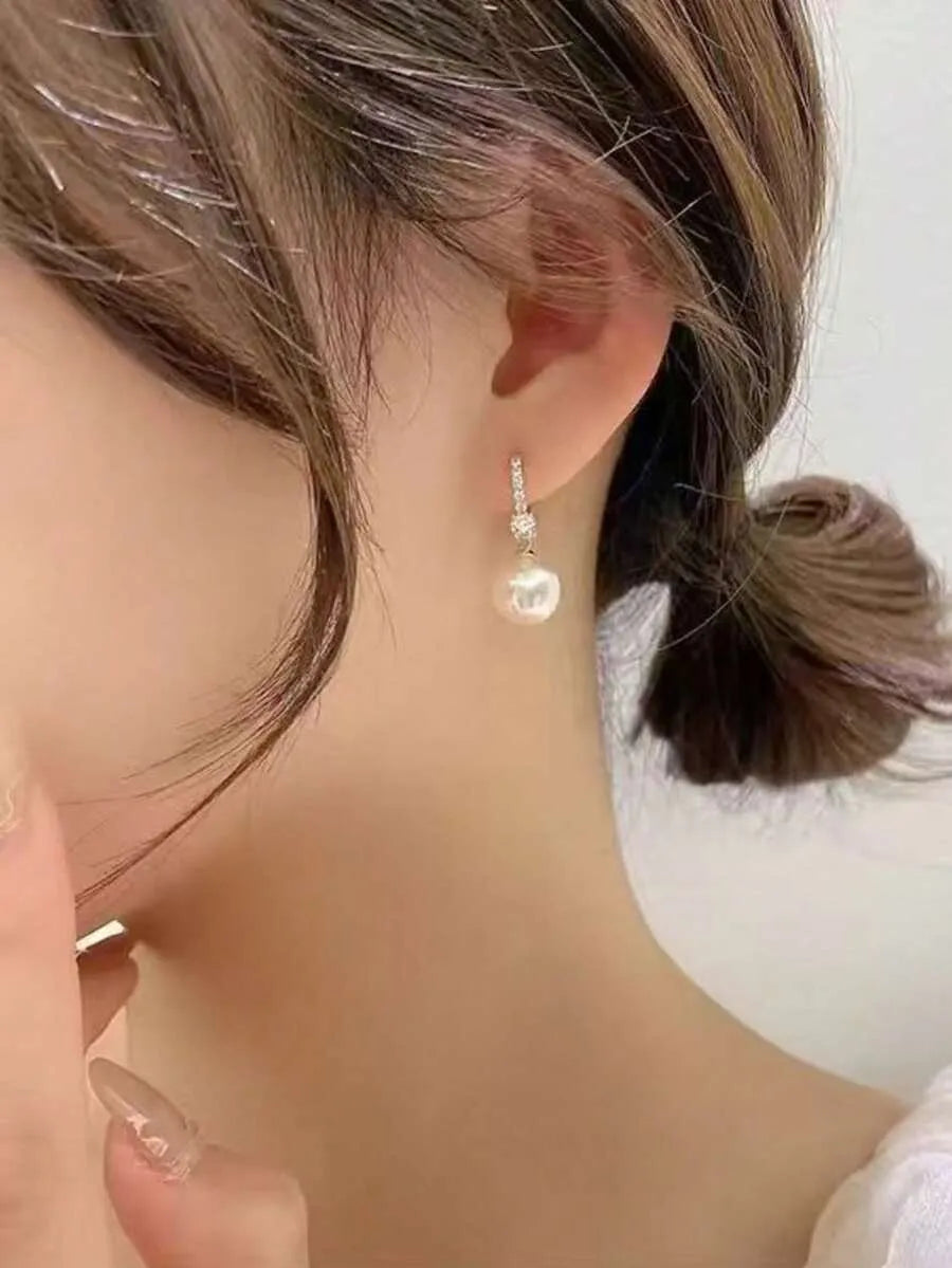 SHEIN أقراط نسائية أنيقة مزينة بالخرز واللؤلؤ وحجر الراين بلون أبيض