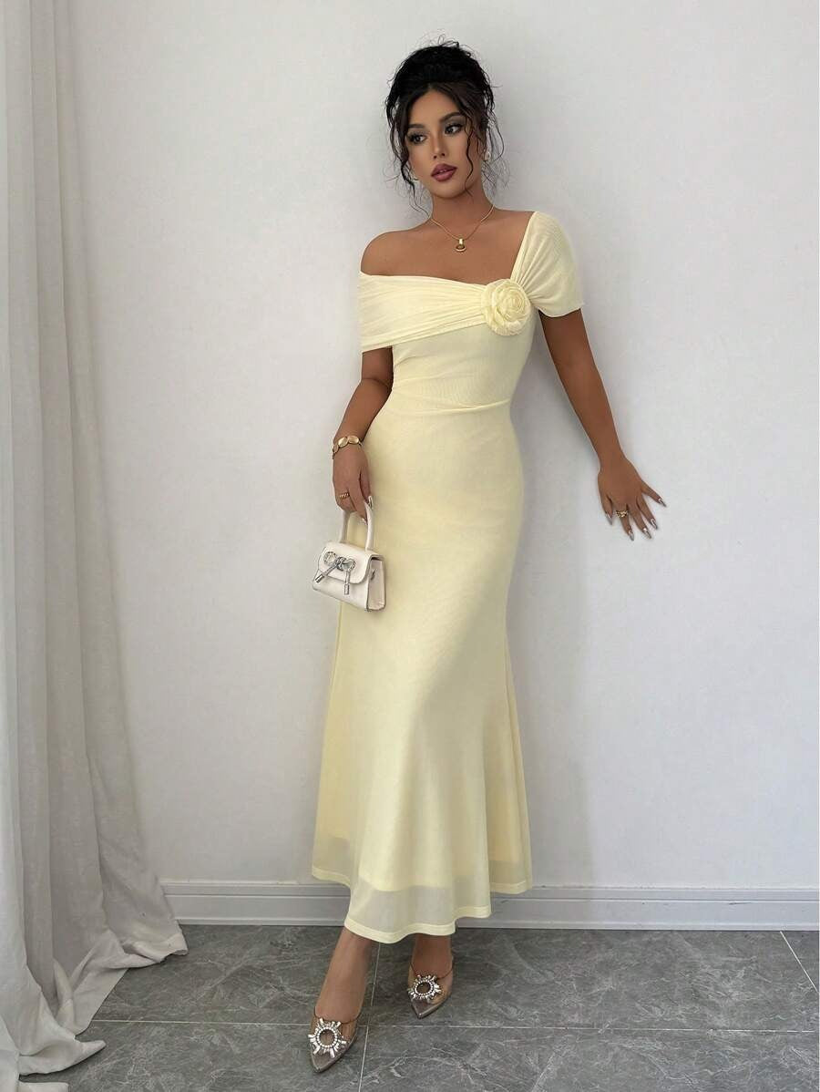 SHEIN Modelyn فستان اصفر طويل مزين بزهرة من الكتف