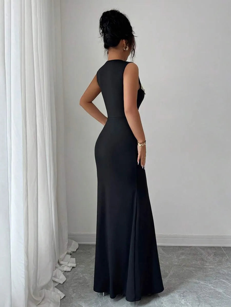 SHEIN Elenzga فستان ماكسي بدون أكمام بياقة دائرية وخصر مرتفع وكشكش بلون الأسود
