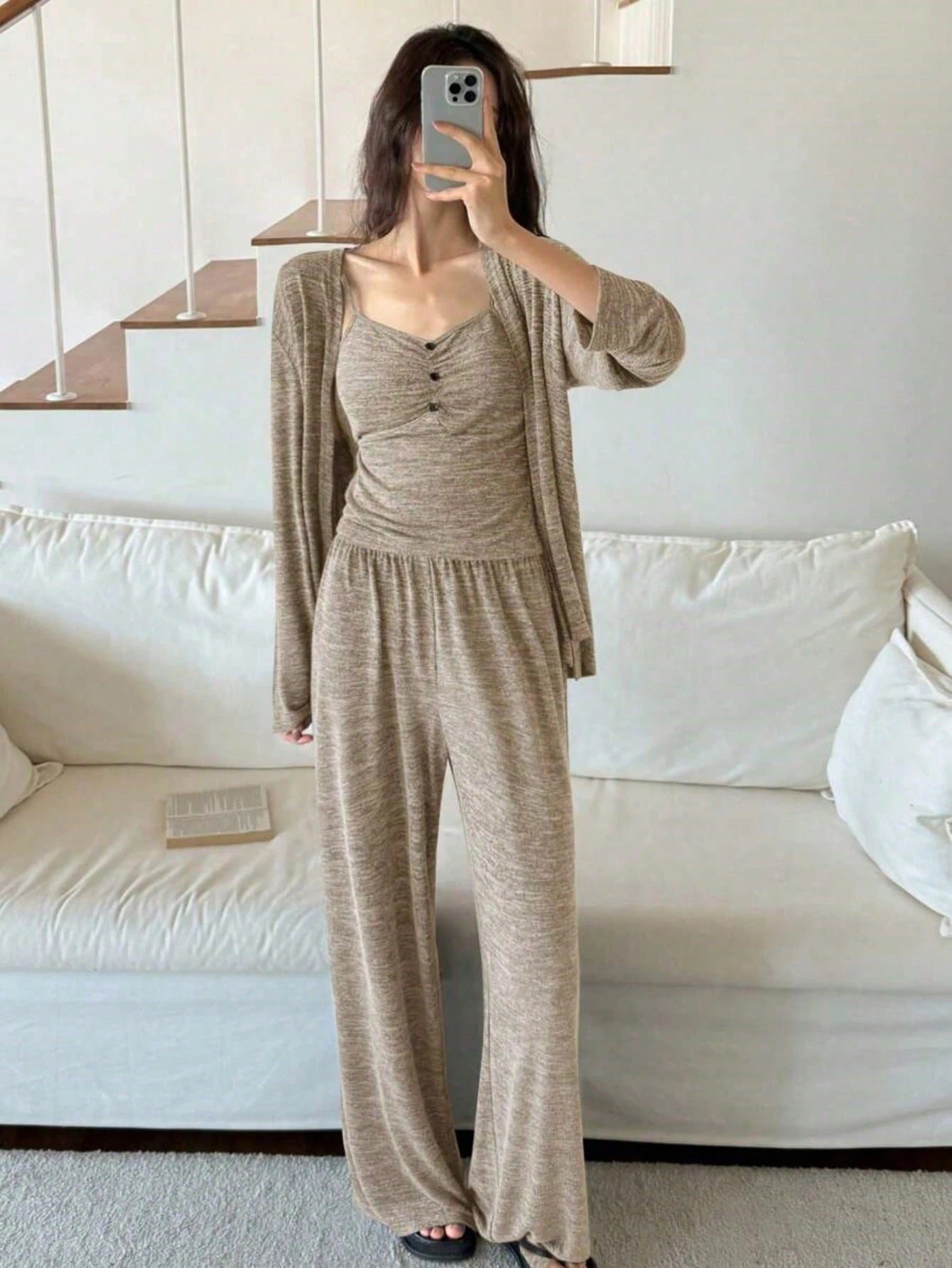 SHEIN طقم بيجامة منزلي ناعم ومرتب من 3 قطع بلون بيج