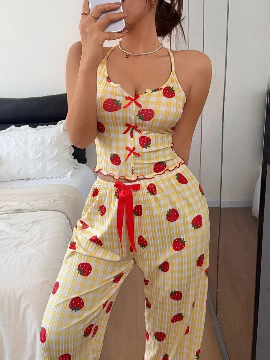 SHEIN Napfluff طقم بيجاما كاميسول بنقشة مربعات الفراولة قطعتين بلون أصفر