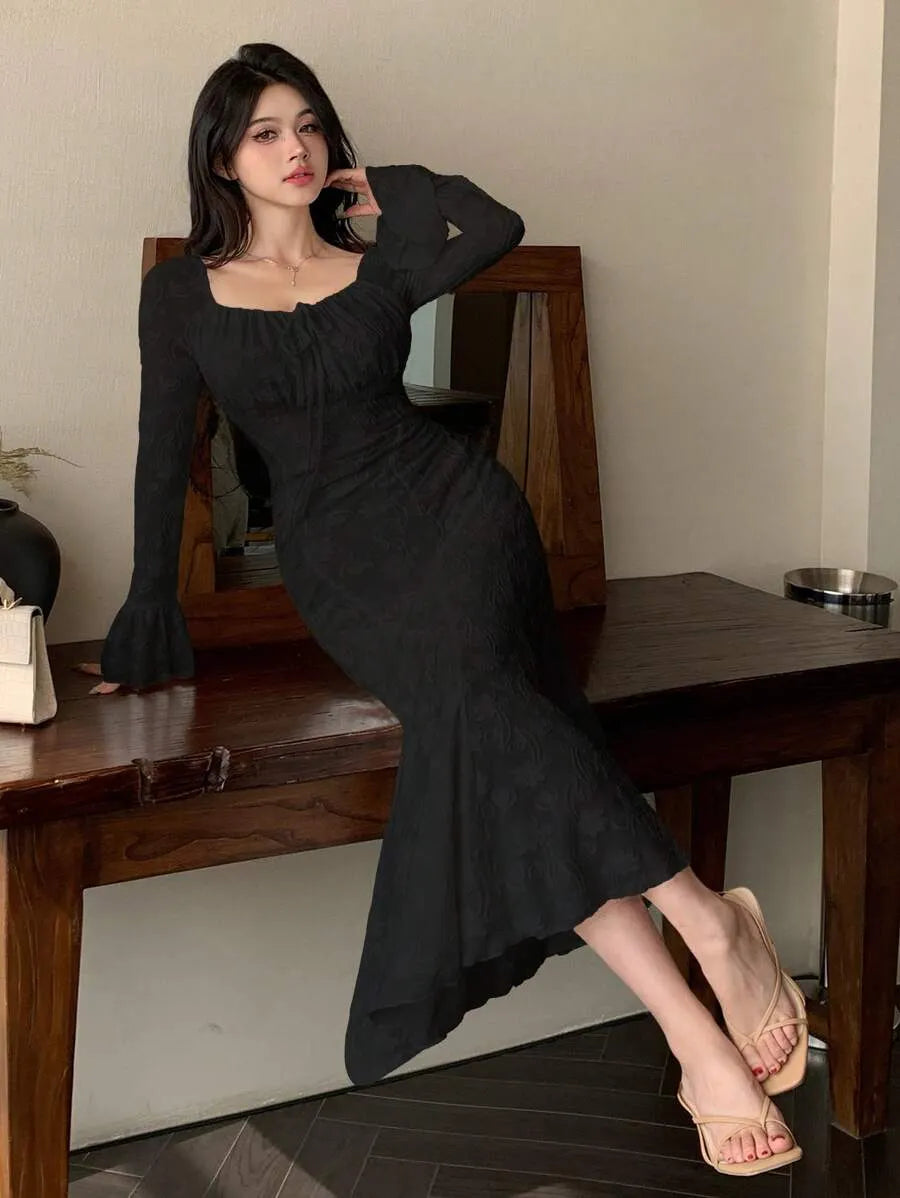 SHEIN DAZY فستان طويل بياقة مربعة وأكمام بفتحات وكشكشة بلون أسود
