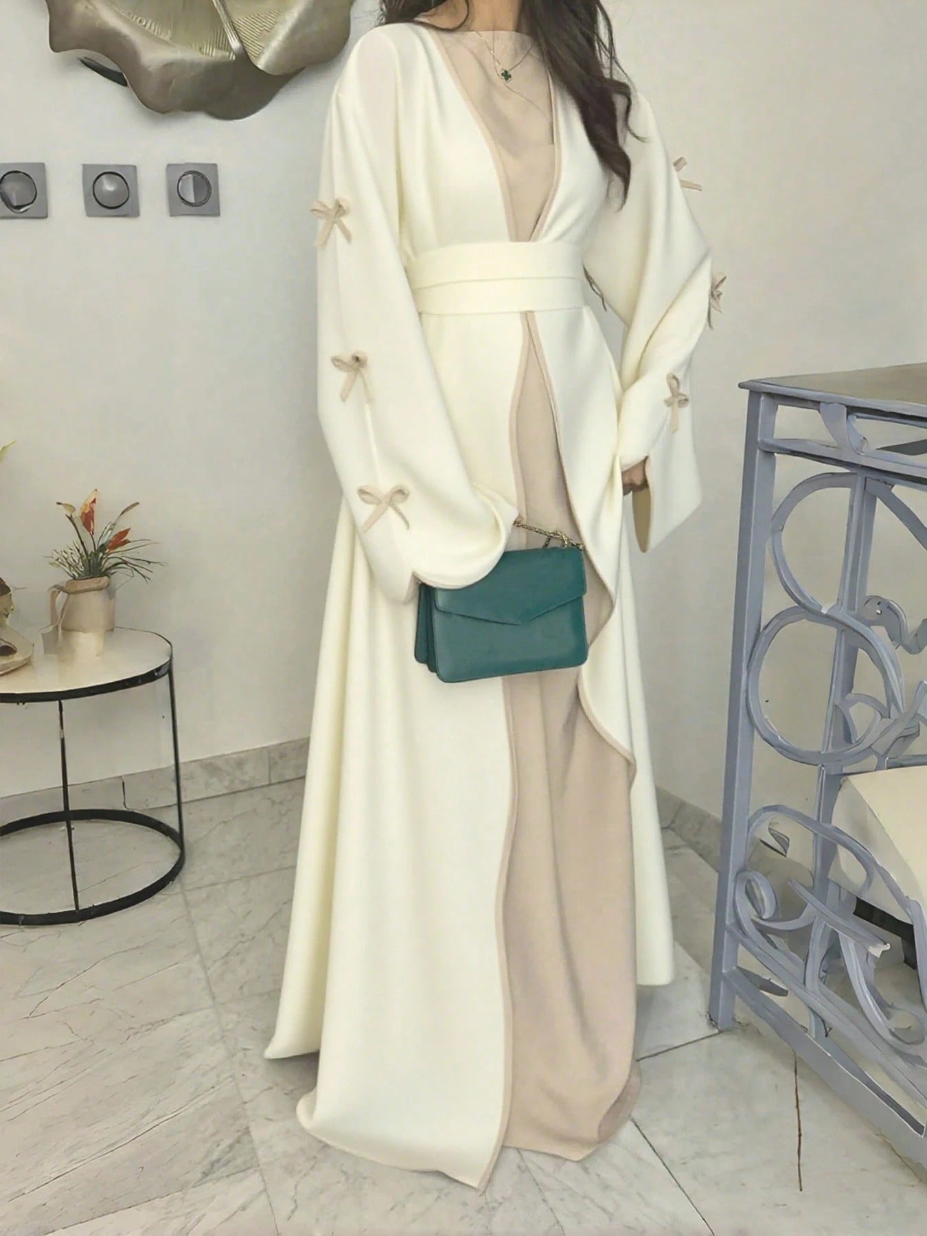 SHEIN SuofeiMan عباية كاجوال طويلة بلون أحادي مع حزام فيونكة