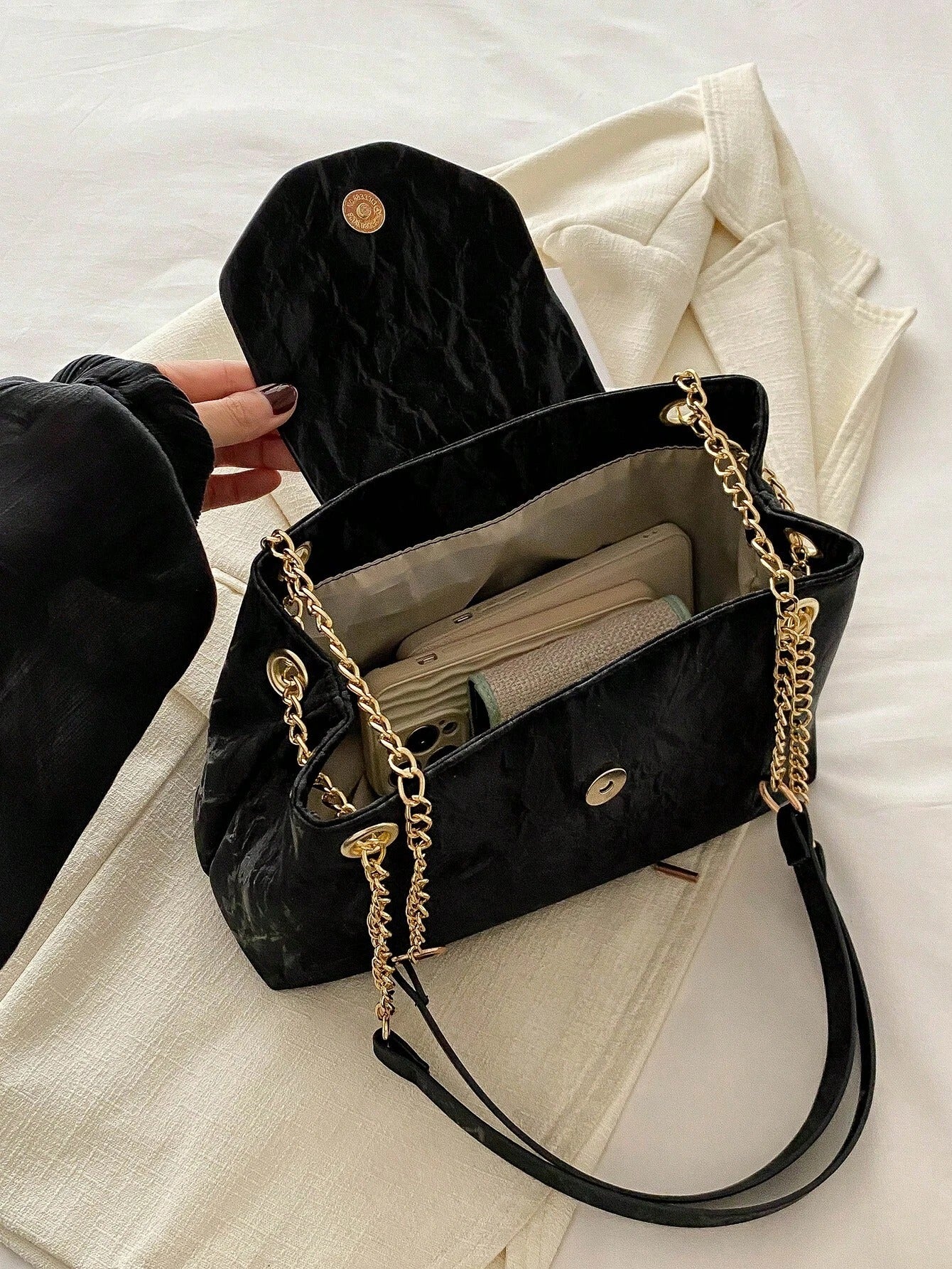 SHEIN حقيبة كتف سوداء كاجوال عصرية بسلسلة