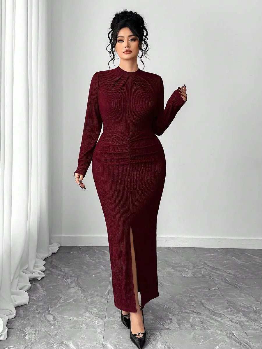 SHEIN Elenzga فستان ماكسي مقاس كبير بياقة مفتوحة وثنيات وشق جانبي بلون عنابي