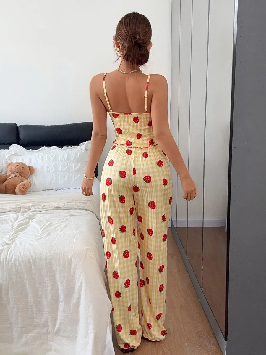 SHEIN Napfluff طقم بيجاما كاميسول بنقشة مربعات الفراولة قطعتين بلون أصفر