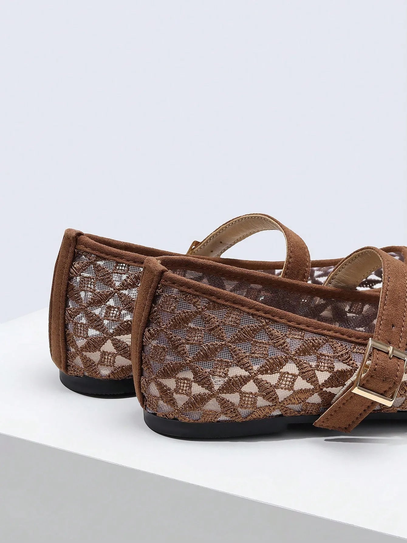 SHEIN حذاء لوفر نسائي بني داكن بمقدمة مربعة وحزام إبزيم شبكي