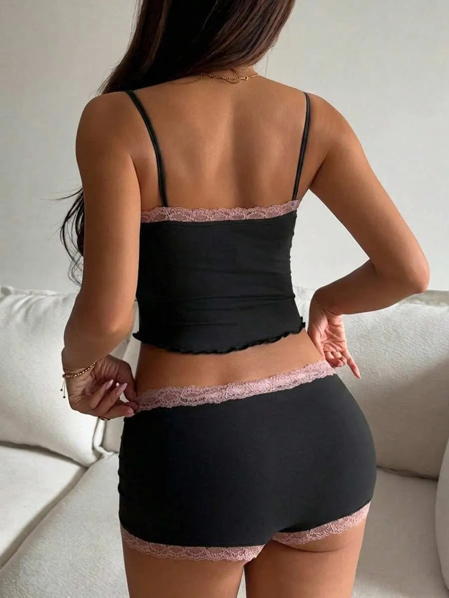 SHEIN Livesso طقم بيجاما قطعتين بكاميسول دانتيل وشورت بلون أسود