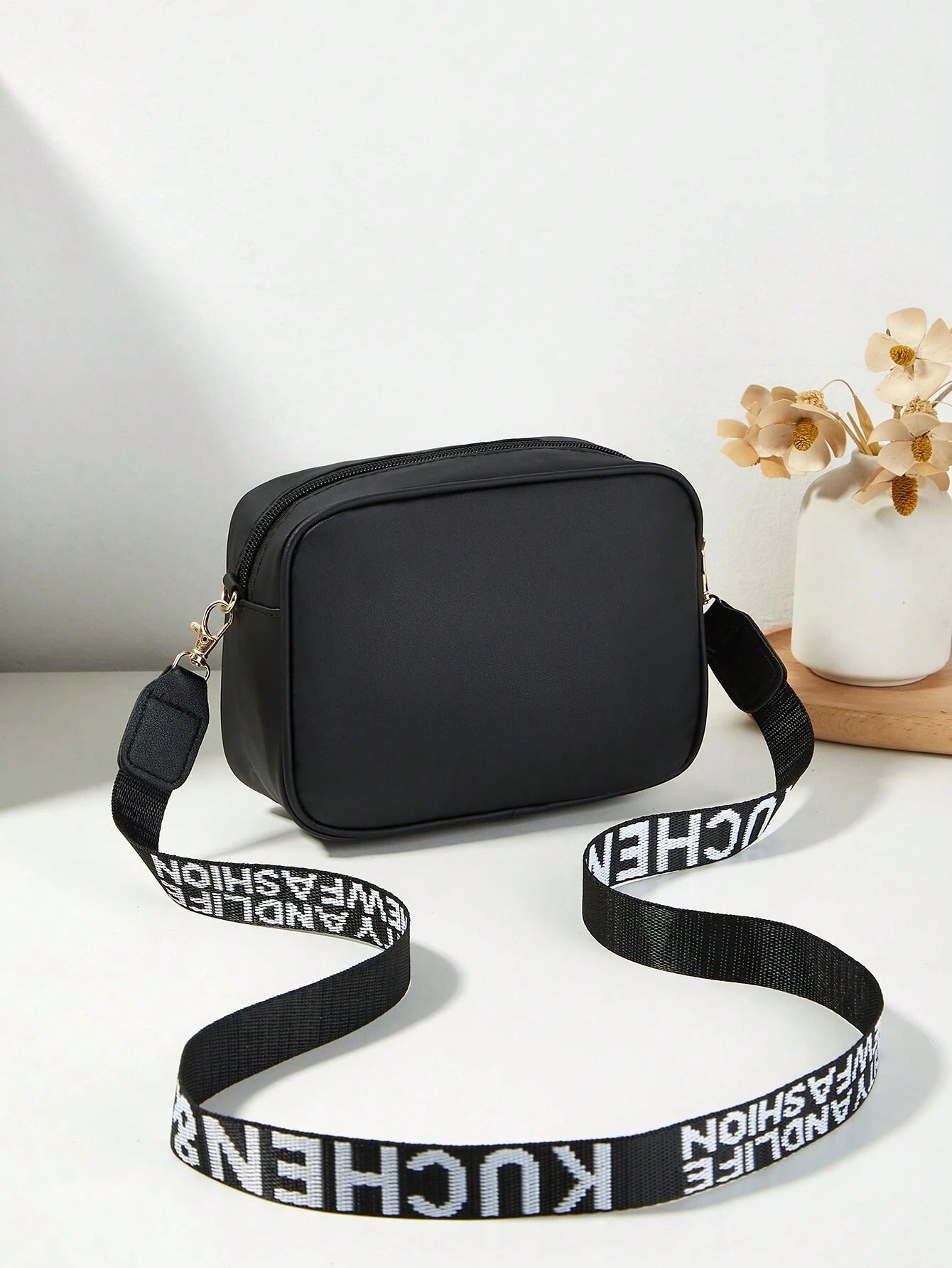 SHEIN حقيبة كتف مبطنة نسائية صغيرة مربعة كروس بودي