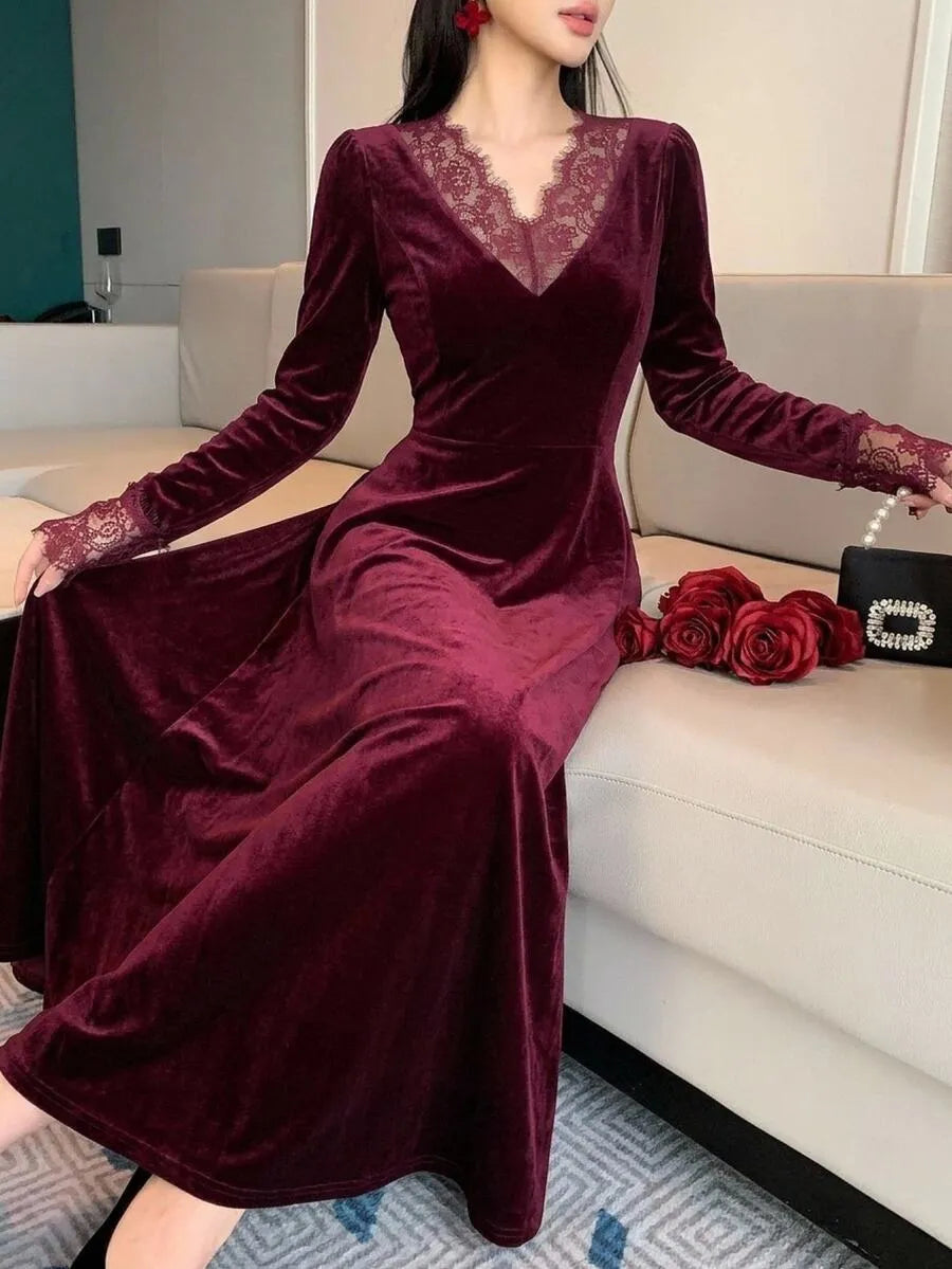 SHEIN DAZY فستان مخملي طويل بياقة وخصر محدد وذيل حورية البحر بلون عنابي