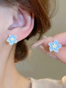 SHEIN زوج أقراط أنيق بشكل زهرة