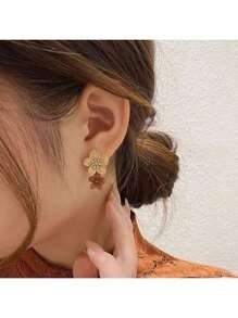 SHEIN زوج أقراط مزخرفة بألوان داكنة