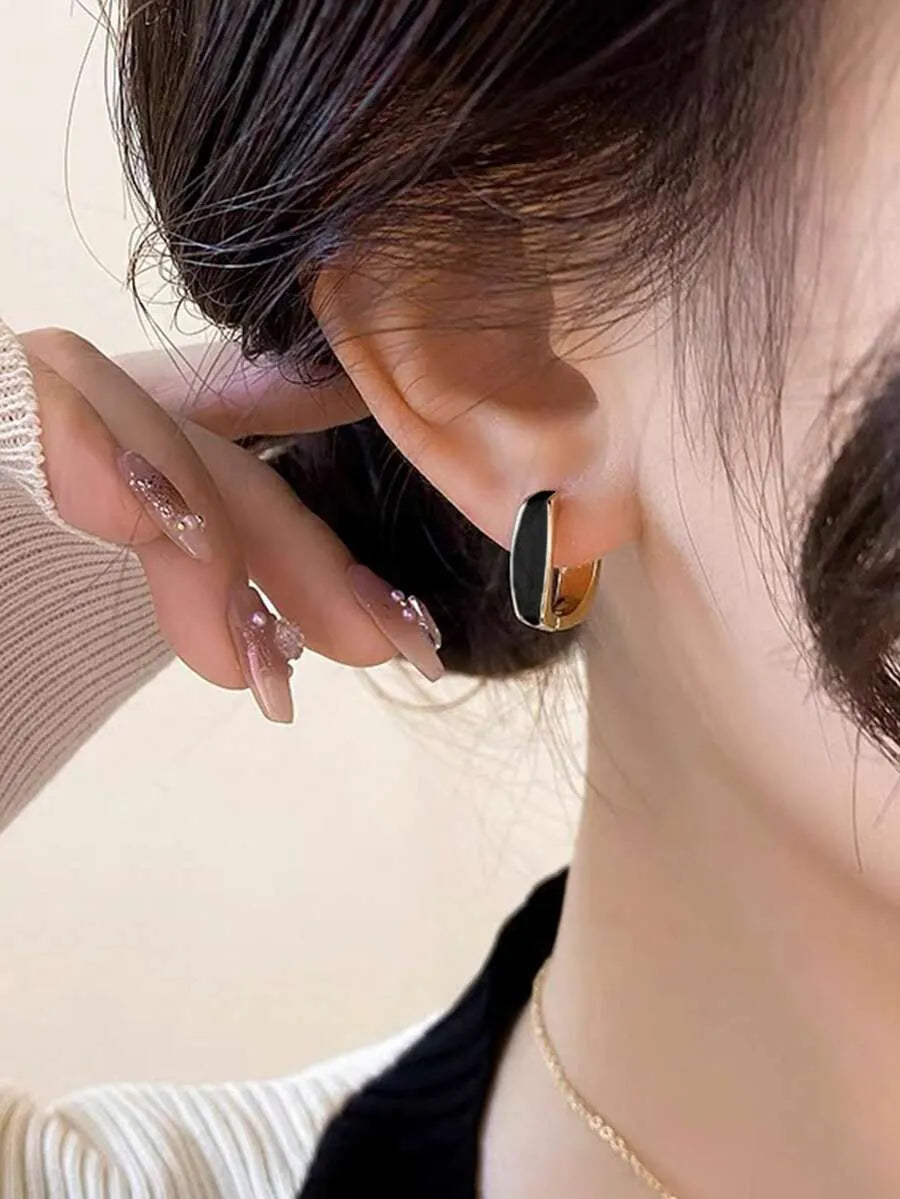 SHEIN أقراط حلقية نسائية هندسية بسيطة وأنيقة من النحاس بلون أسود