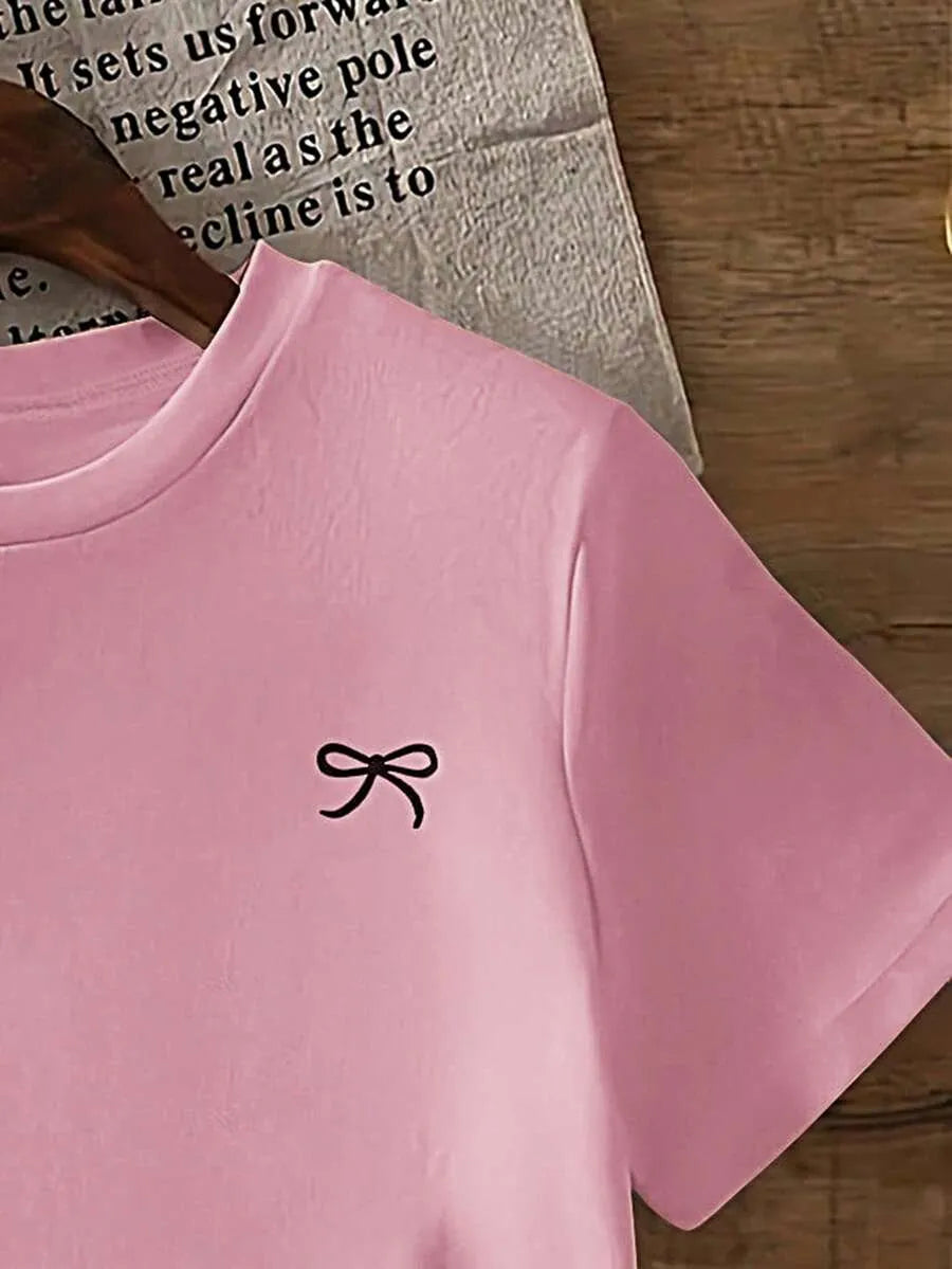 SHEIN تي شيرت نسائي فضفاض بأكمام قصيرة وطباعة فيونكة وياقة دائرية بلون وردي