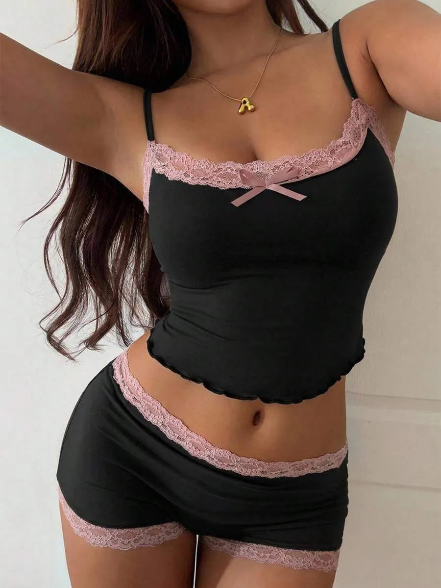 SHEIN Livesso طقم بيجاما قطعتين بكاميسول دانتيل وشورت بلون أسود