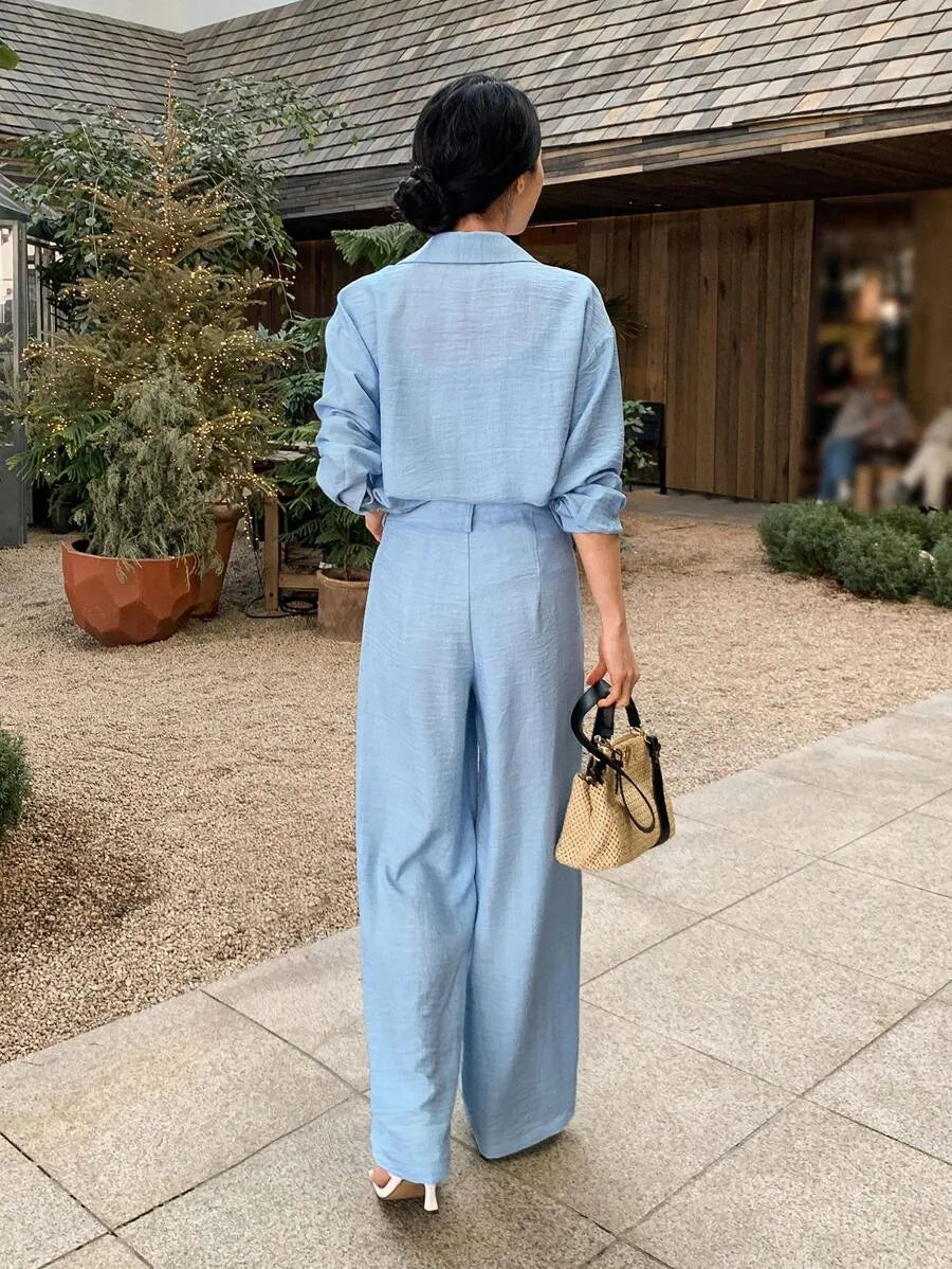 SHEIN DAZY طقم نسائي قطعتين بلوزة بياقة وأزرار أمامية وبنطال بجيوب بلون أزرق
