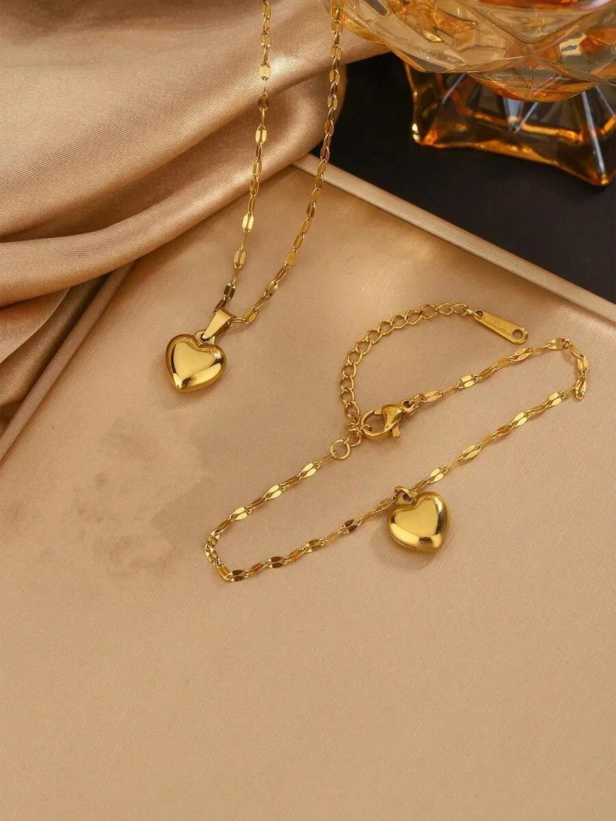 SHEIN VceTd قلادة نسائية بتصميم قلب بلون ذهبي