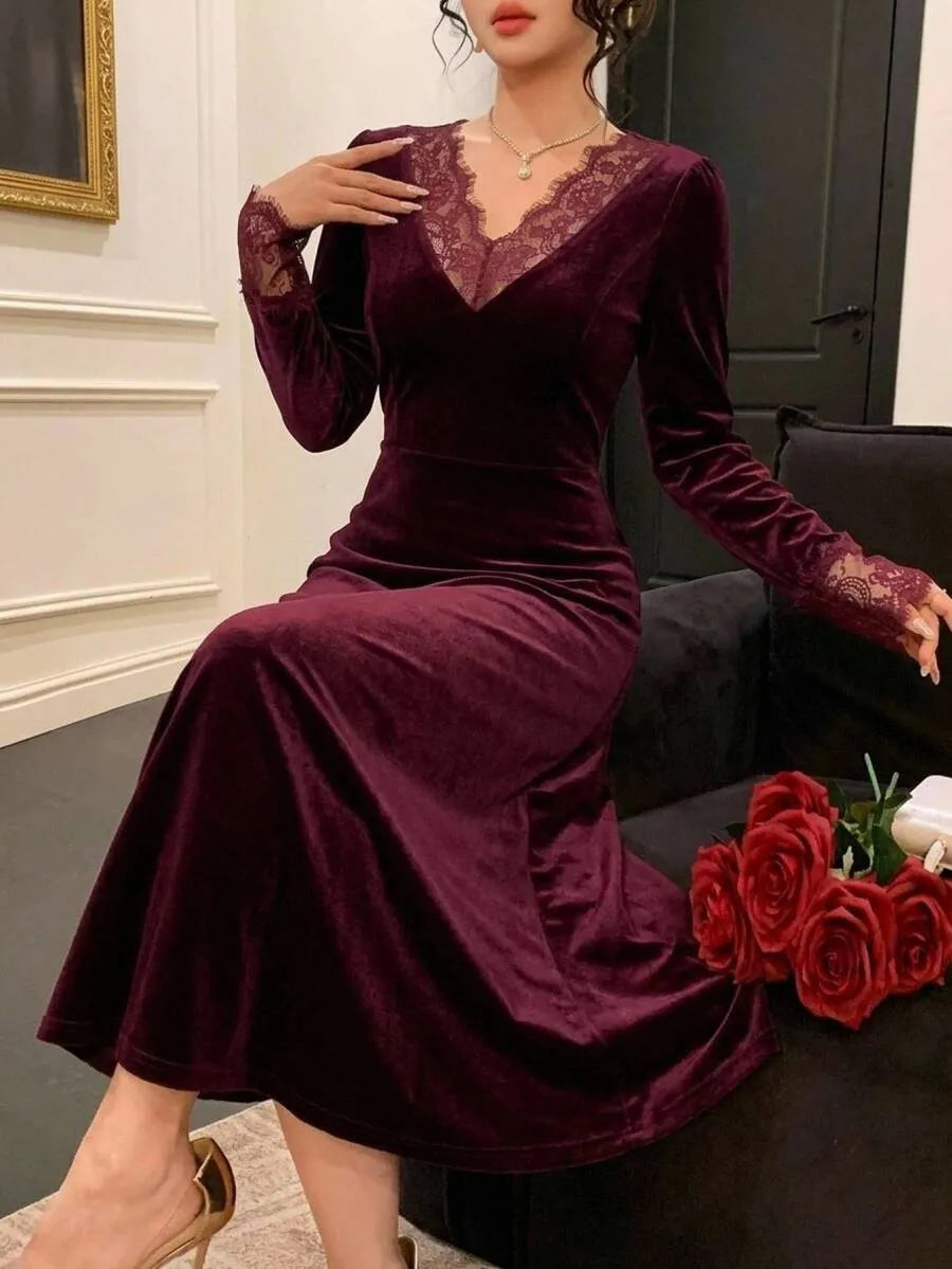 SHEIN DAZY فستان مخملي طويل بياقة وخصر محدد وذيل حورية البحر بلون عنابي