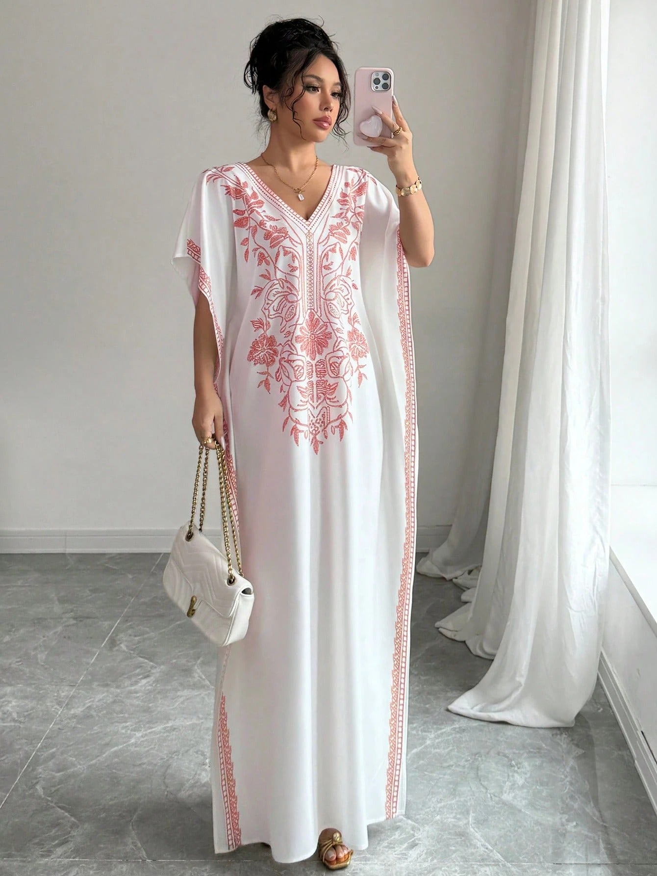 SHEIN Rafferiza  Vفستان أبيض أنيق وكاجوال بياقة وأكمام خفافيش بطبعات زهور